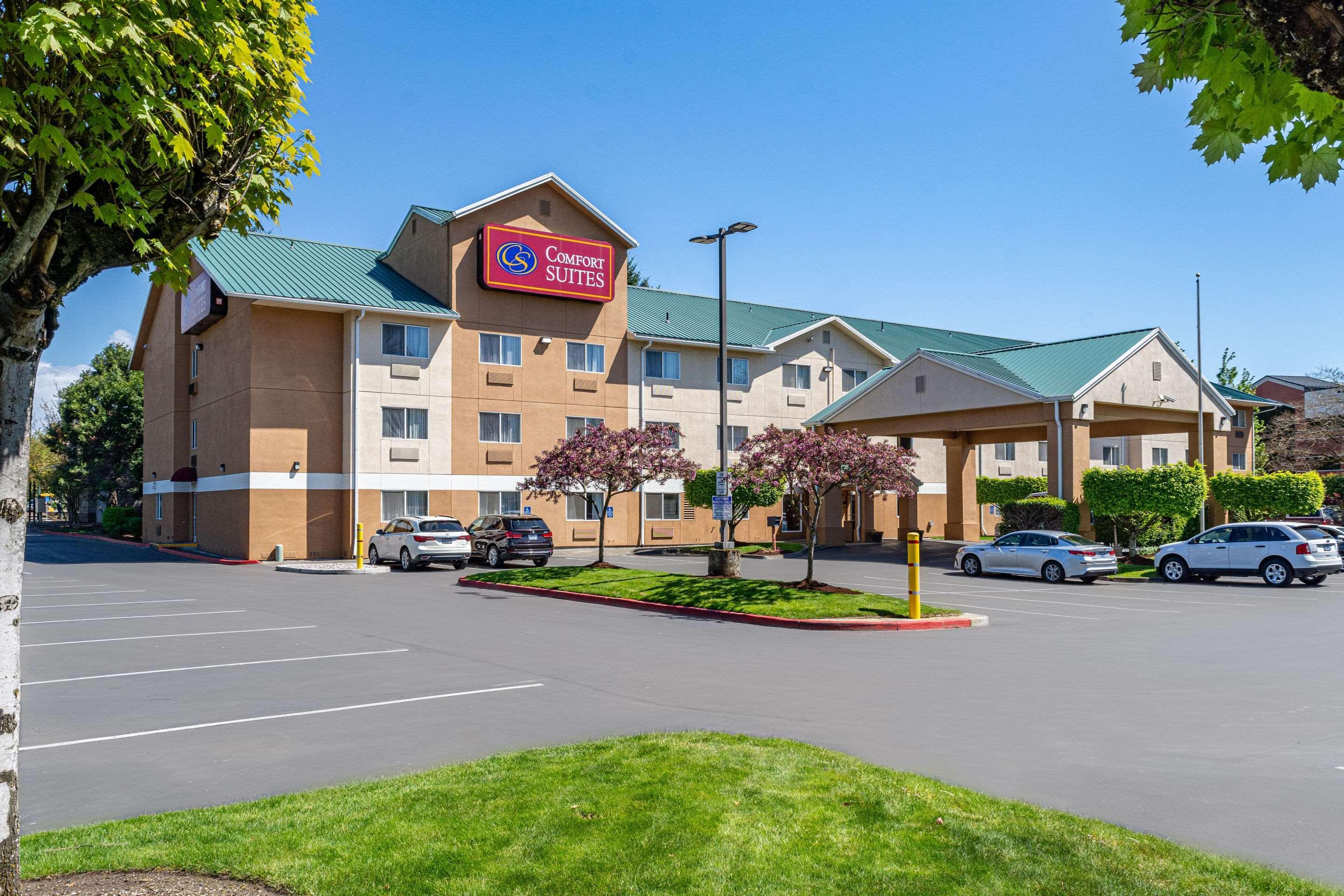 Comfort Suites Portland Airport Exterior photo