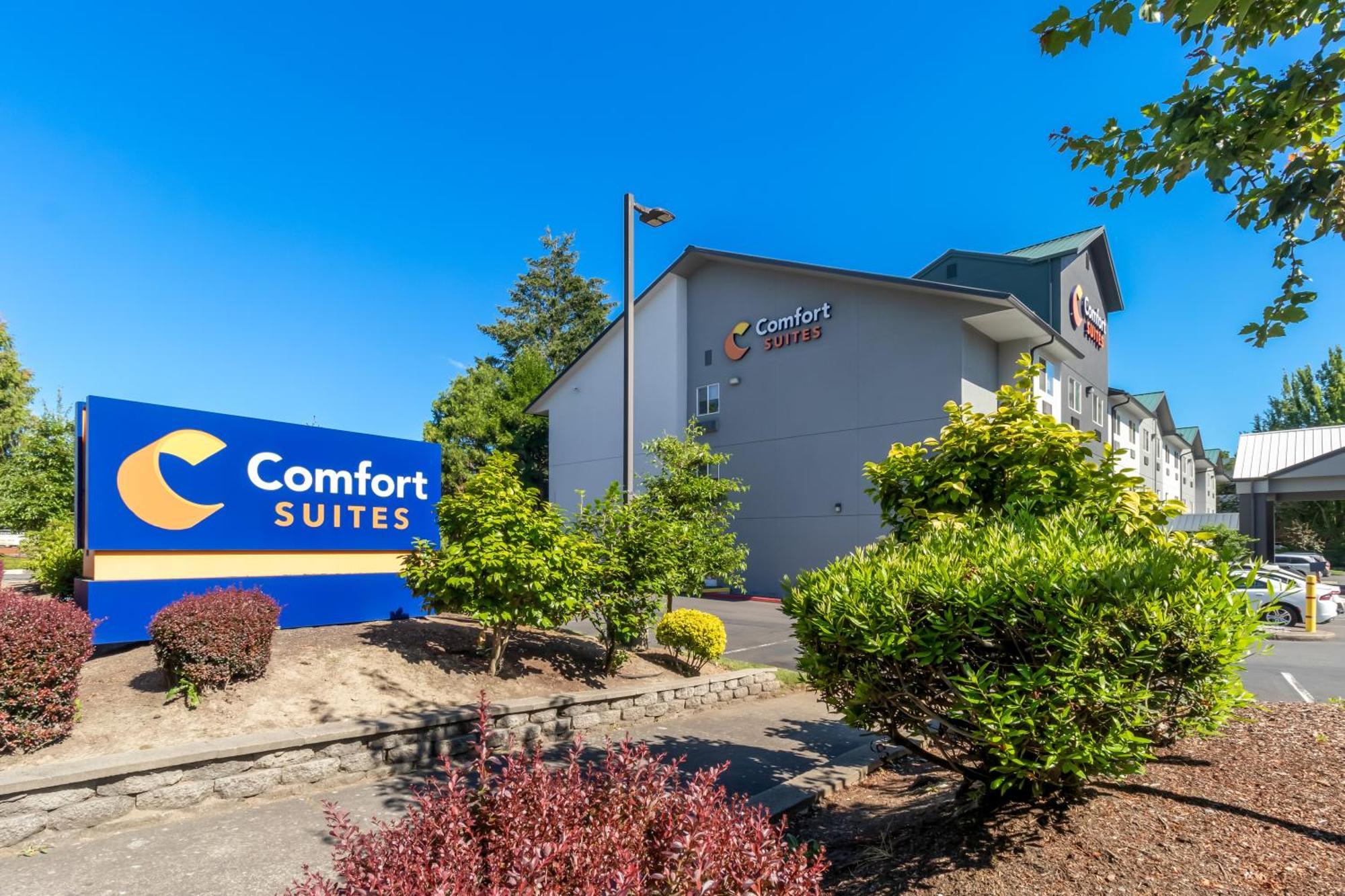 Comfort Suites Portland Airport Exterior photo