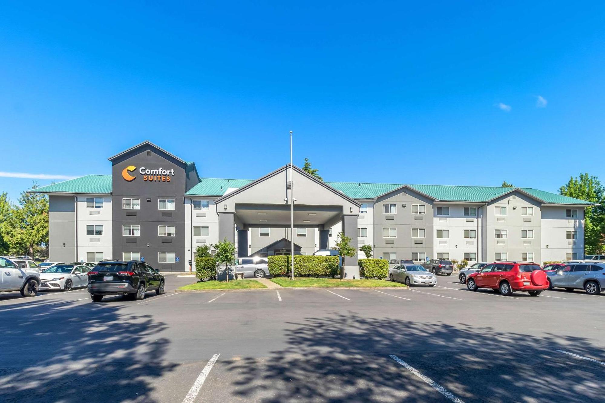 Comfort Suites Portland Airport Exterior photo