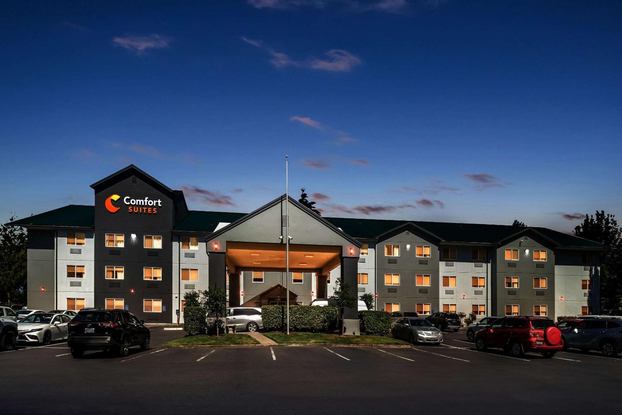 Comfort Suites Portland Airport Exterior photo