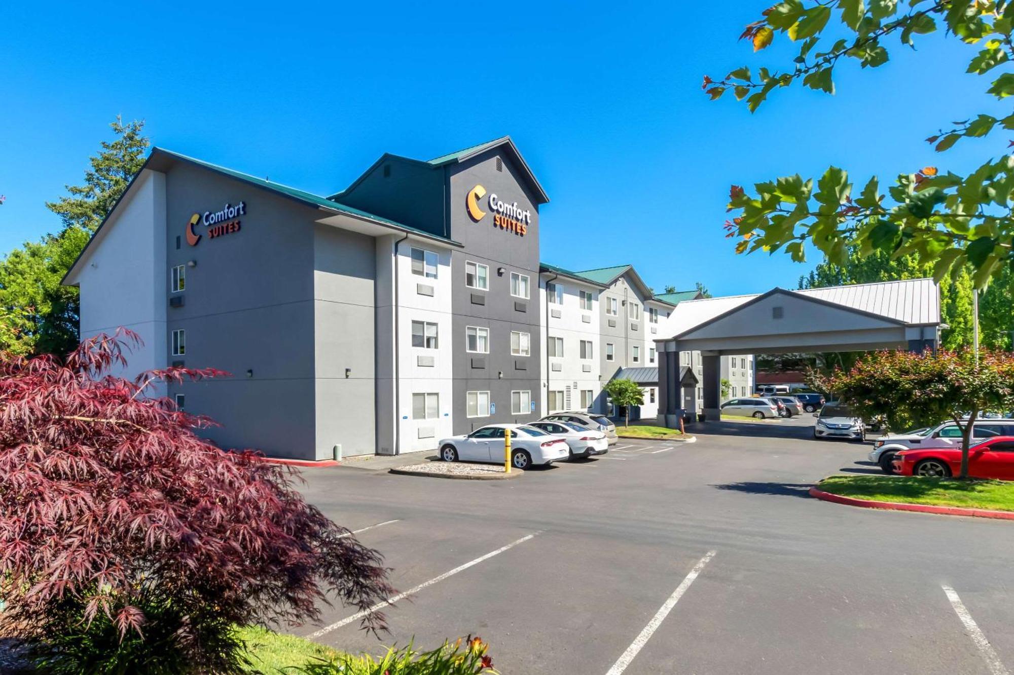 Comfort Suites Portland Airport Exterior photo